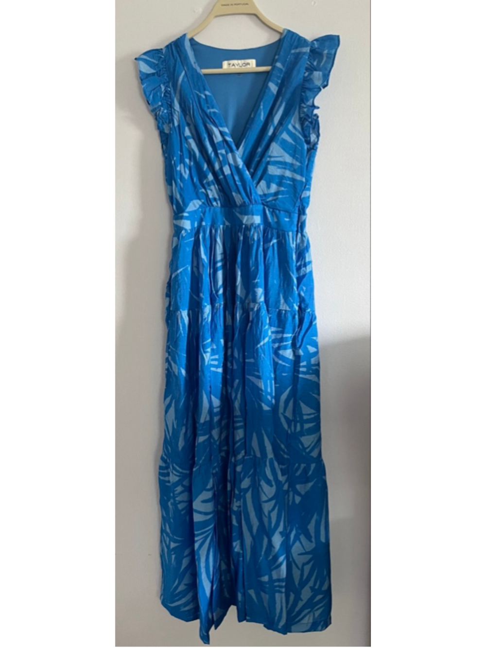 Taylor flutter sleeve tiered maxi dress size 4 - Picture 3 of 11
